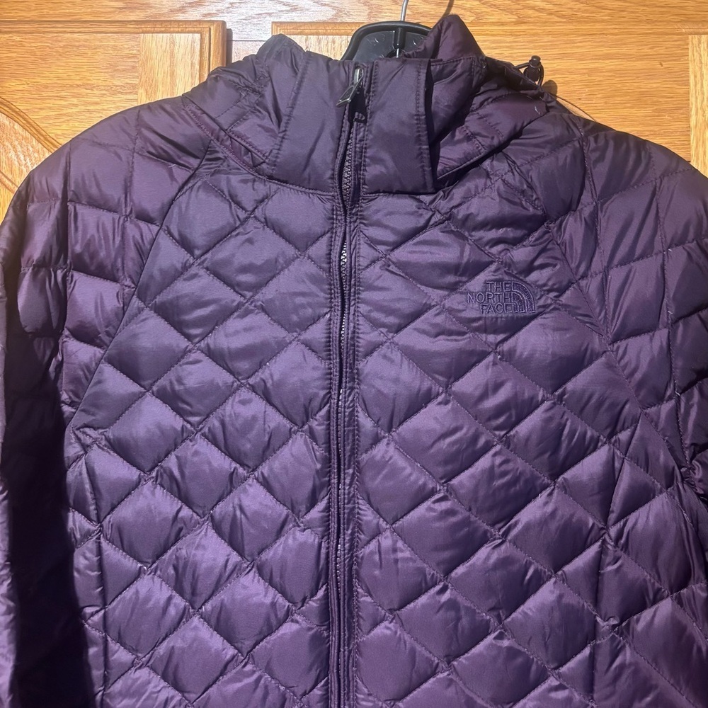 The North Face Women's Purple Down Light Puffer Jacket Small EUC - Picture 5 of 10